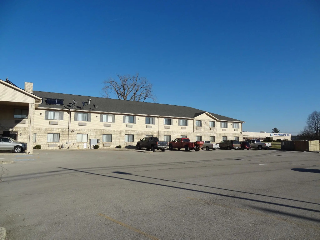 Motel 6 Portland, IN