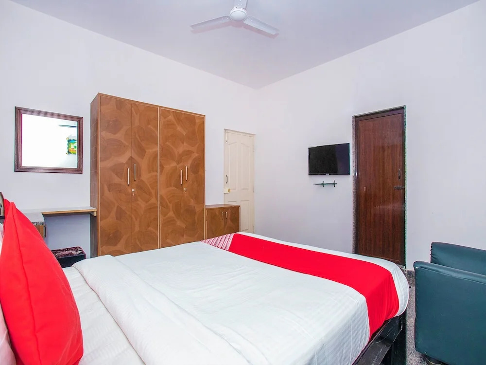 OYO 17160 Rain Tree Comforts