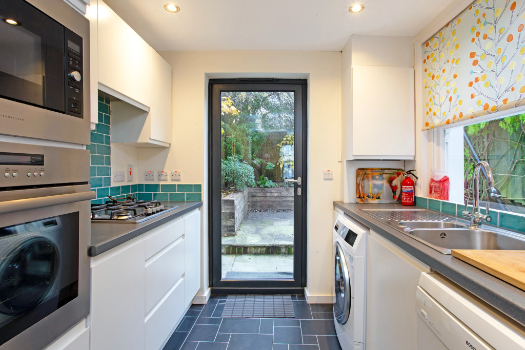 Perfect for family stays, ideal for walk to shops & restaurants