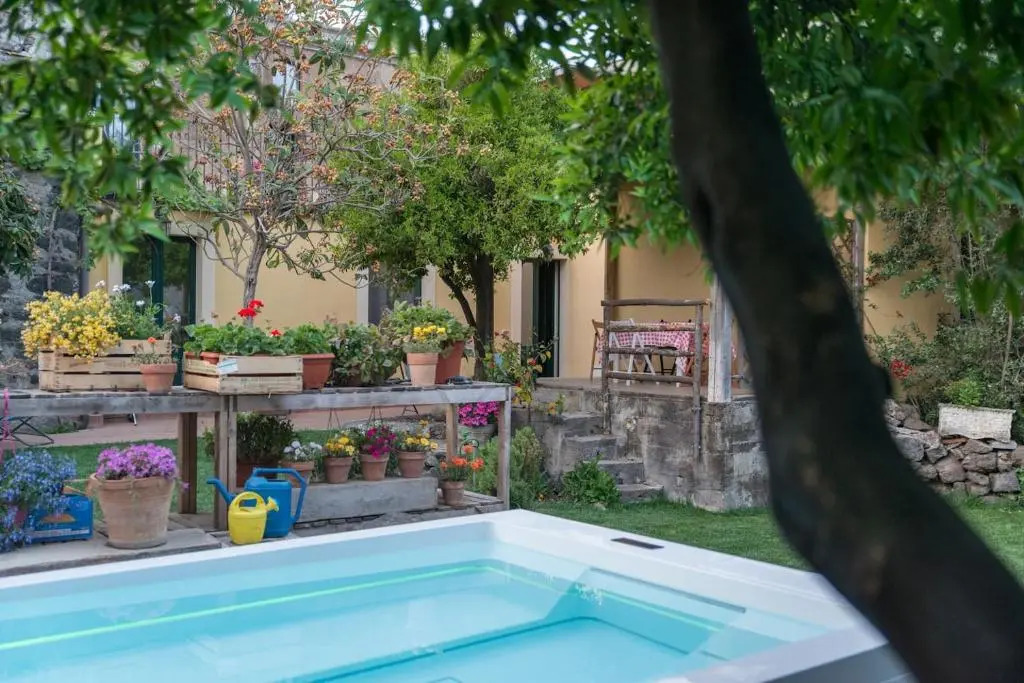 Il Pozzo e lUlivo - Lava Garden Retreat