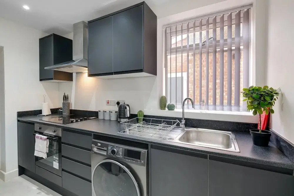 Newly Converted 2BDR 1BA APT in Hounslow