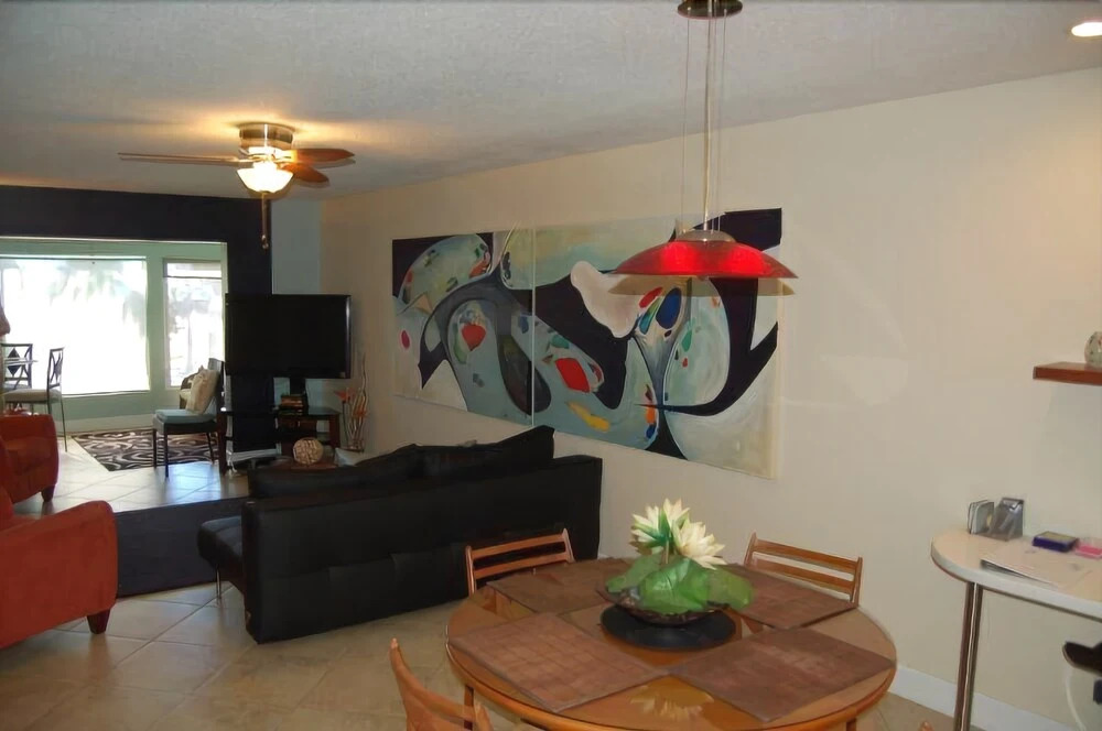 Sunset Royale - 204 1 Bedroom 1 Bathroom Apts