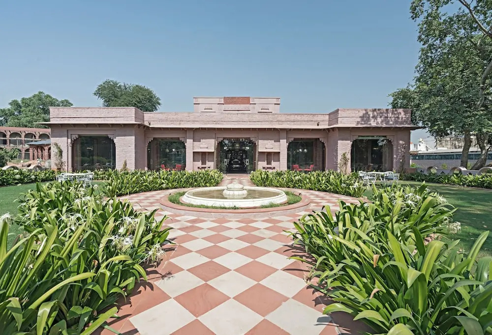 Raj Niwas Palace