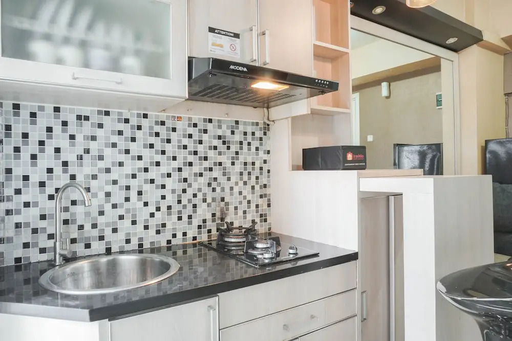 Simple And Cozy Living 2Br At Green Pramuka City Apartment