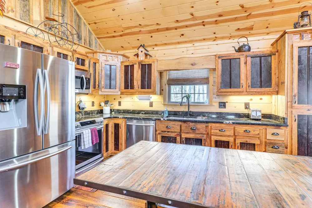 Hot Tub + Fire Pit: Dog-Friendly Cabin in Murphy