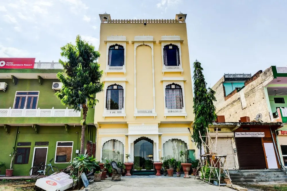 OYO 22287 Hotel Dev Palace