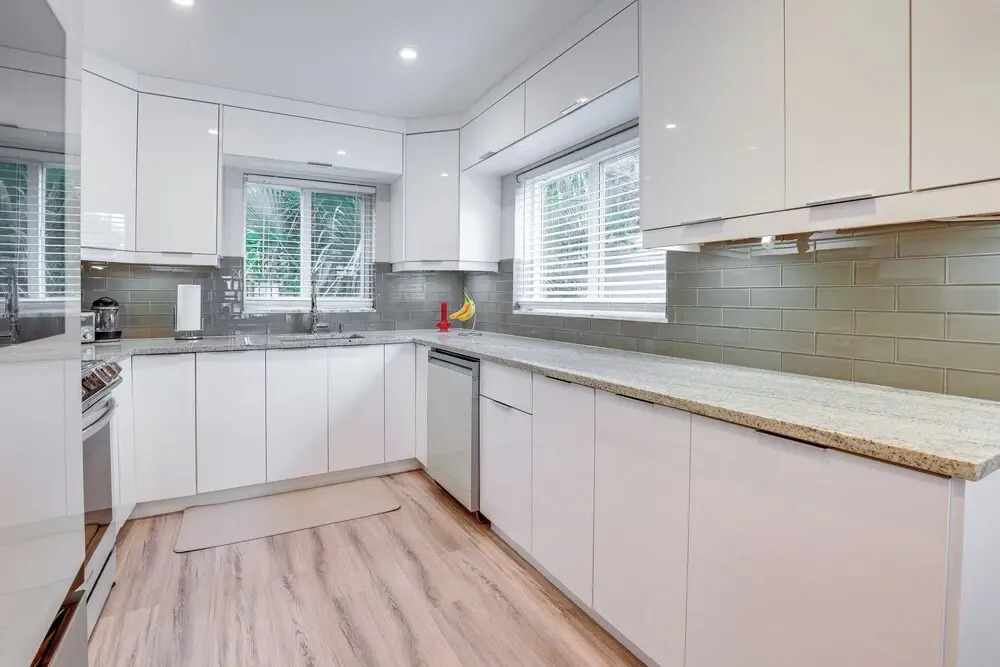 Upscale Condo - 2 Blocks to Riviera Beach!