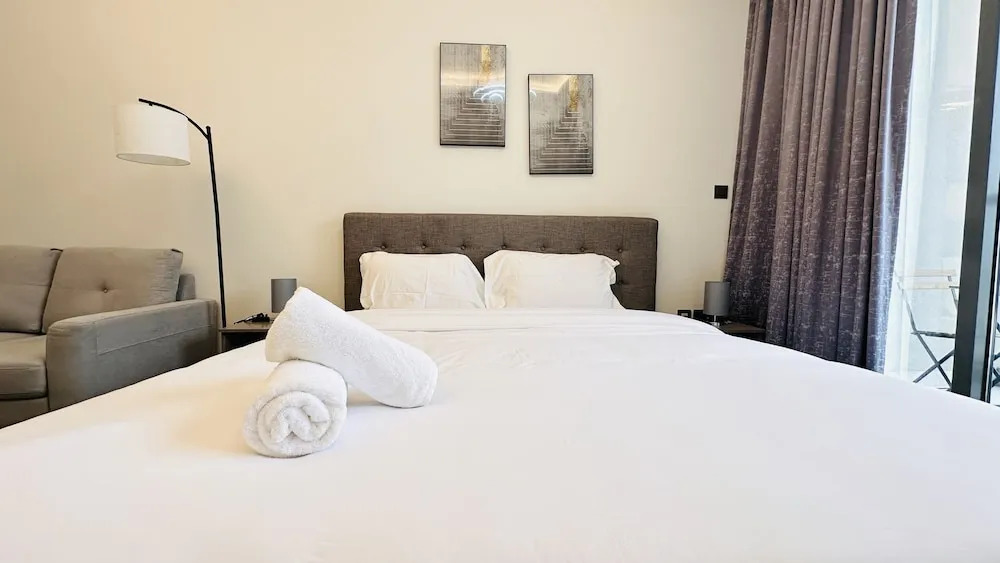 Upscale Studio Apartment Palm View with Big Balcony Free Parking by Belvilla