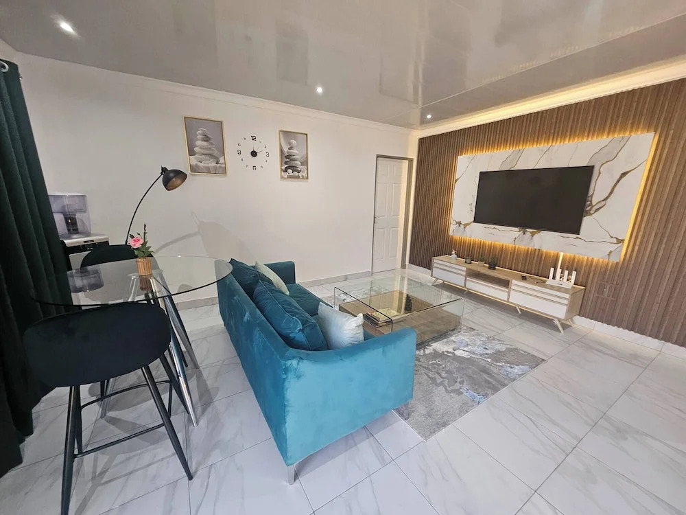 Luxurious Holiday House in Kempton Park With Pool Access