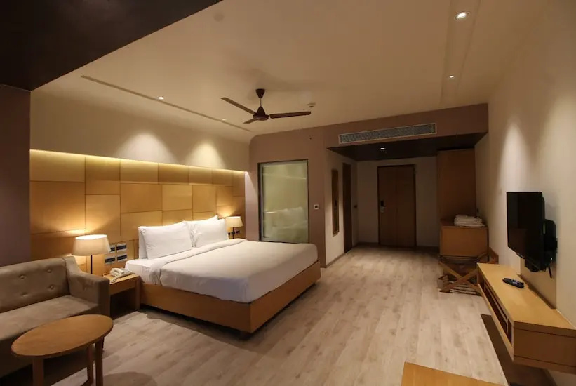 Hotel Charan Plaza