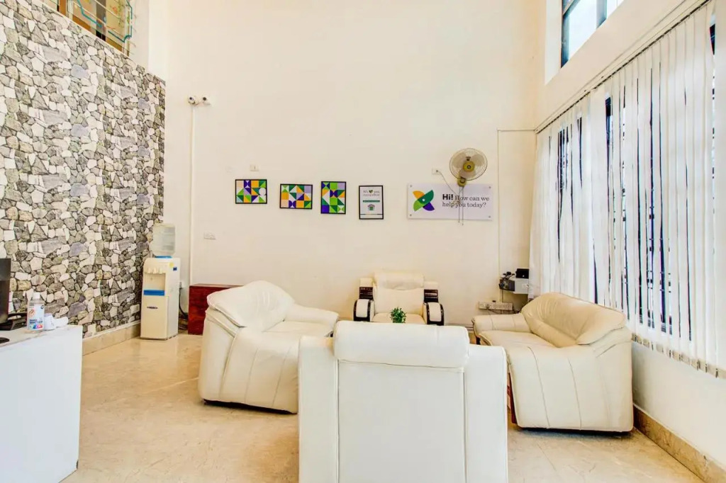 Fabhotel Emara Grand