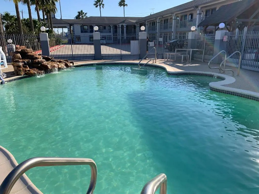 Sunrise Inn & Suites