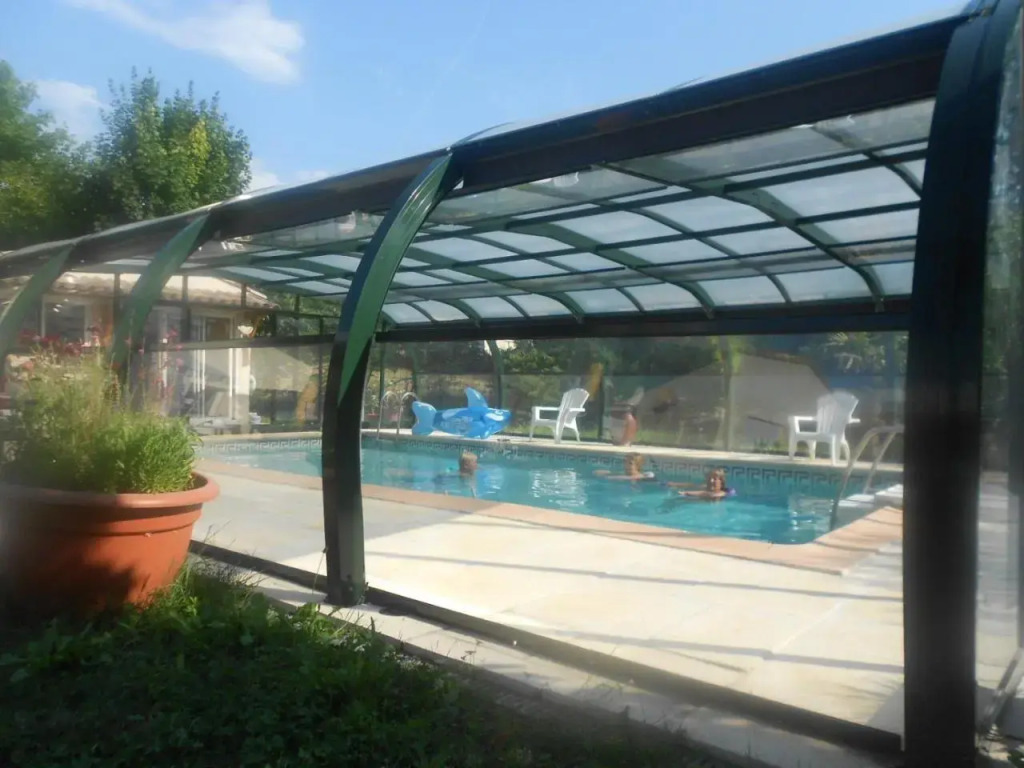 Duplex avec piscine et extérieur