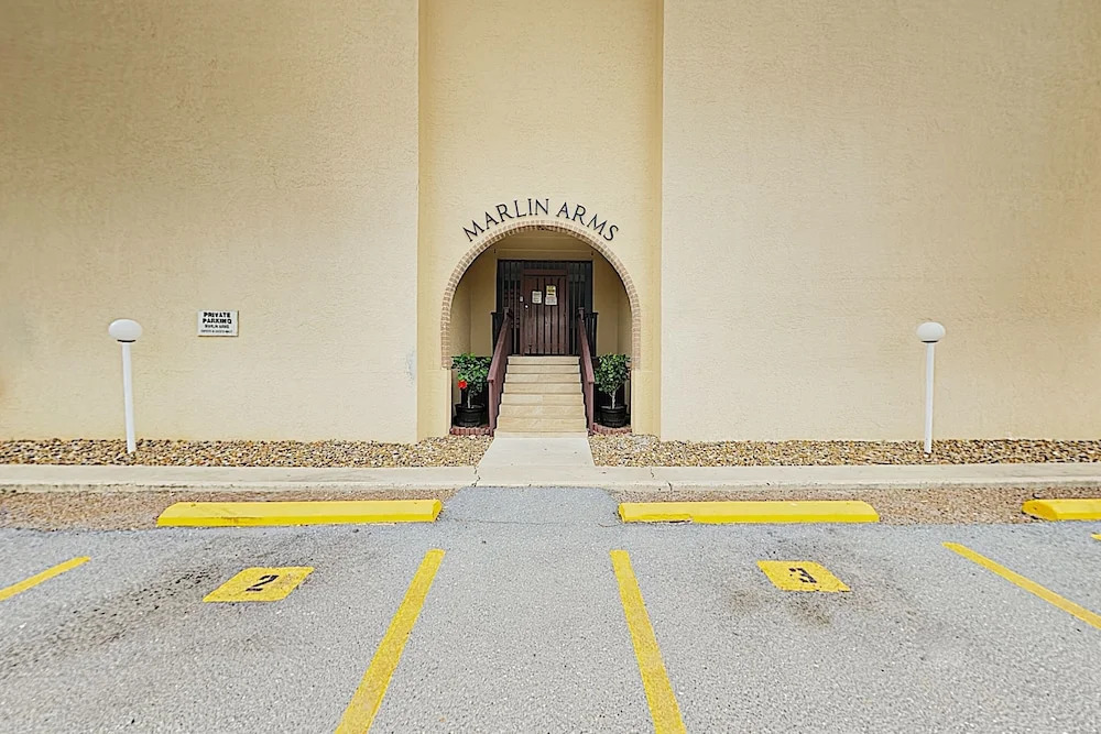 New Listing! Bay-view W/ Pool, Walk To Beach 2 Bedroom Condo