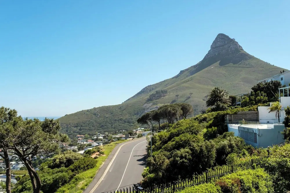 Chic 2bed in Camps Bay w Sea Views Bayview Rise
