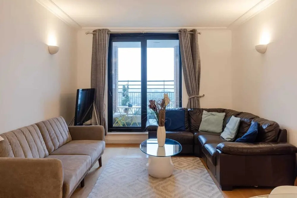 Central 2BR Home in Heart of Kensington, 4 Guests