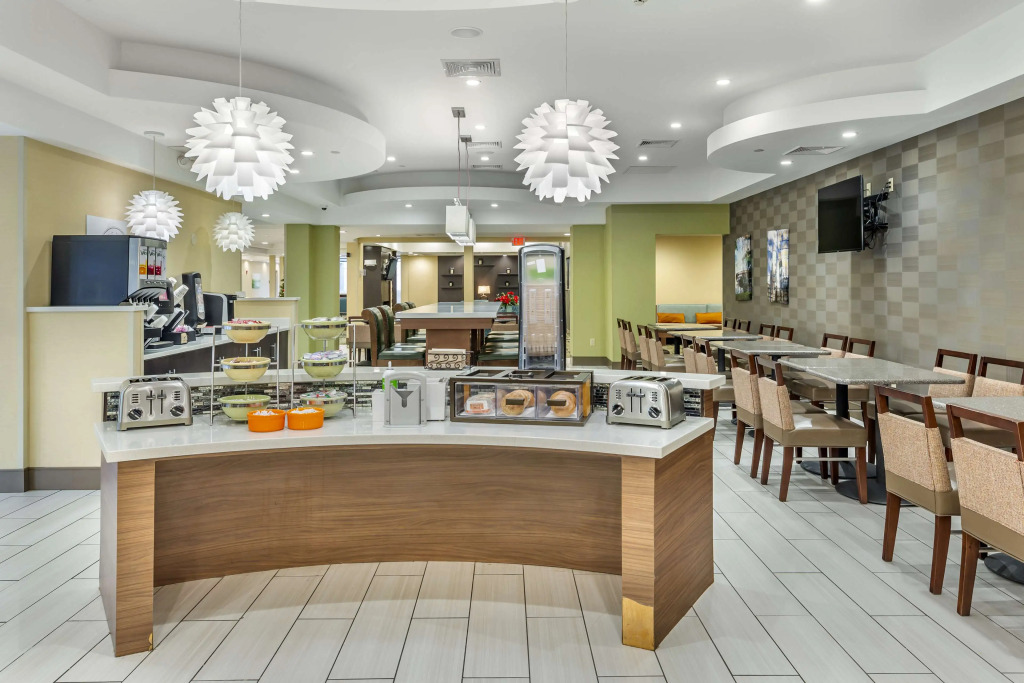 Best Western Plus New Englander