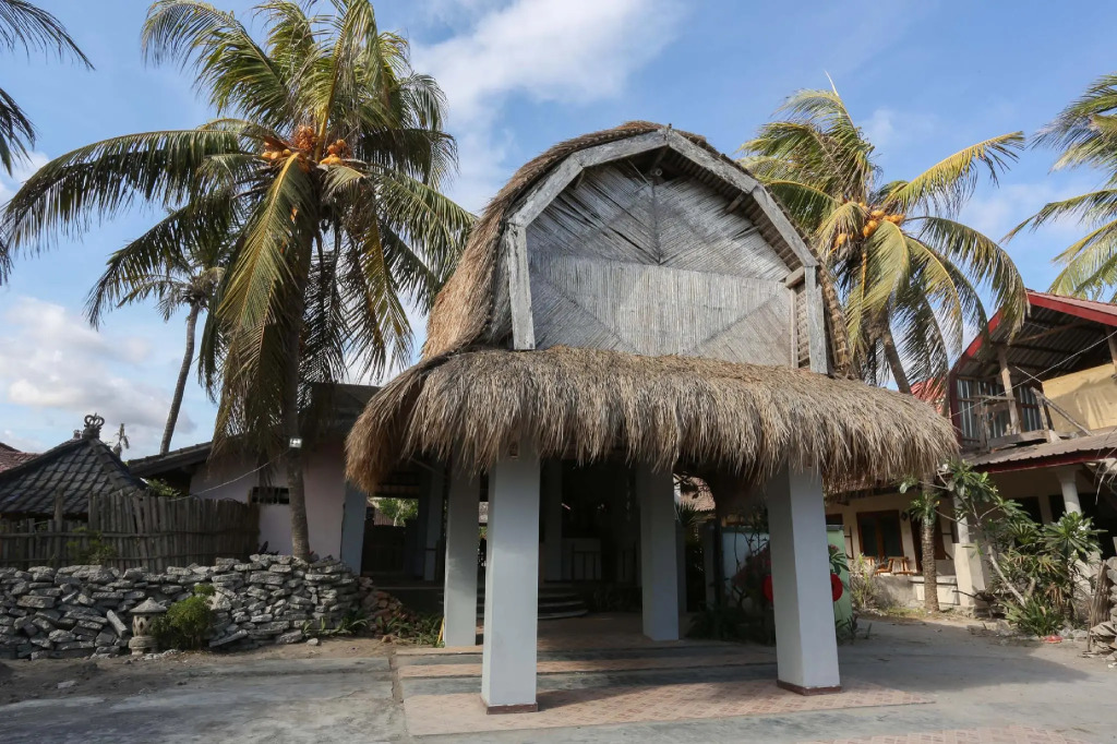 OYO 1651 Purnama Beach Hotel