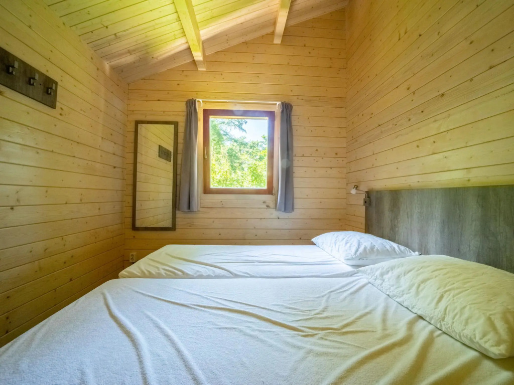 Nice chalet with combimicrowave, 20km from Utrecht
