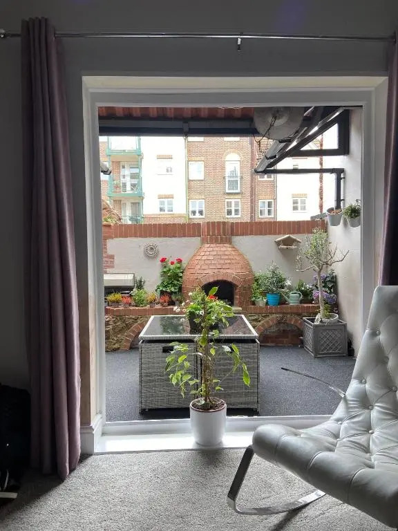 Loveliest Homes Paignton - Casa Marina - 3 bed, 2 bathroom house, balcony, parking