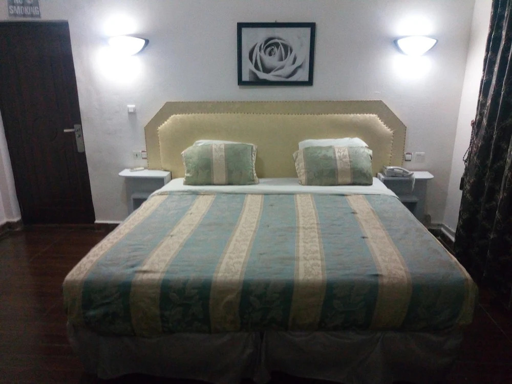 Zambezi Inn Airport Hotel