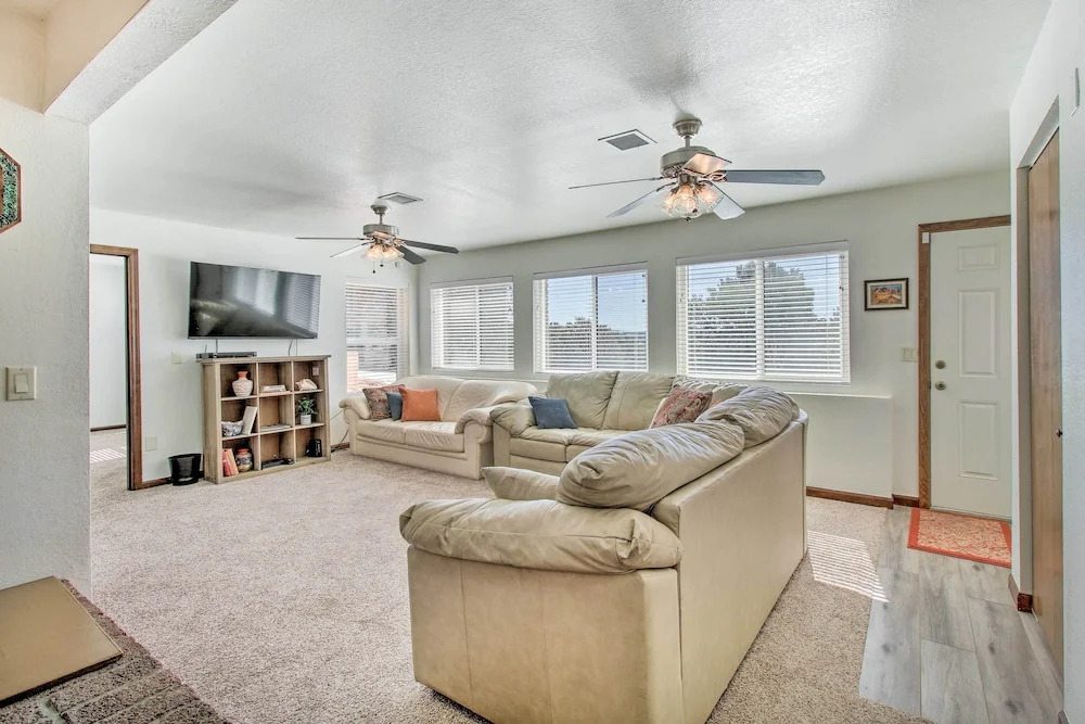 Patio, Grill & Fire Pit: Show Low Escape!