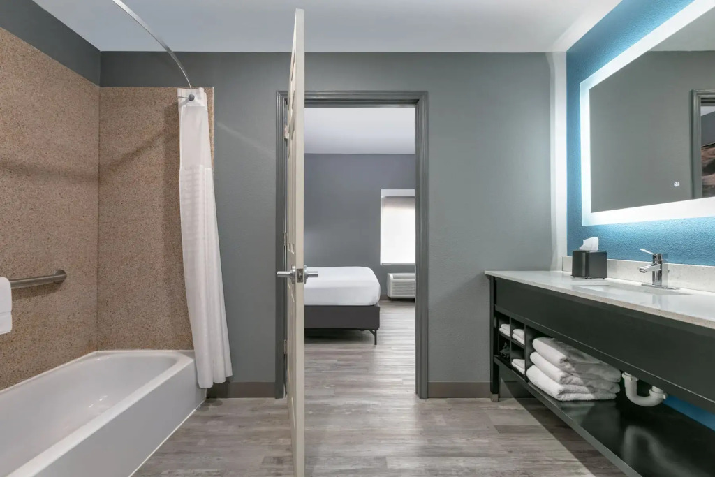 La Quinta Inn & Suites by Wyndham Decatur