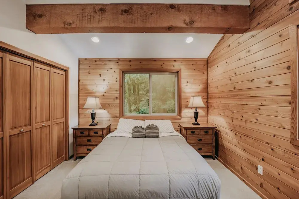 Silver Lake 7 - Unsurpassed lakefront views from this spectacular pet-friendly