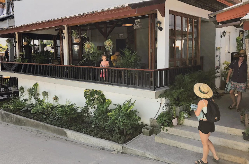 The Reef Hotel & Studios