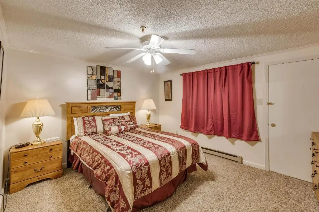 Snowshoe 2BR Ski-InSki-Out Steps to Ballhooter Lift Mountain Lodge Condo