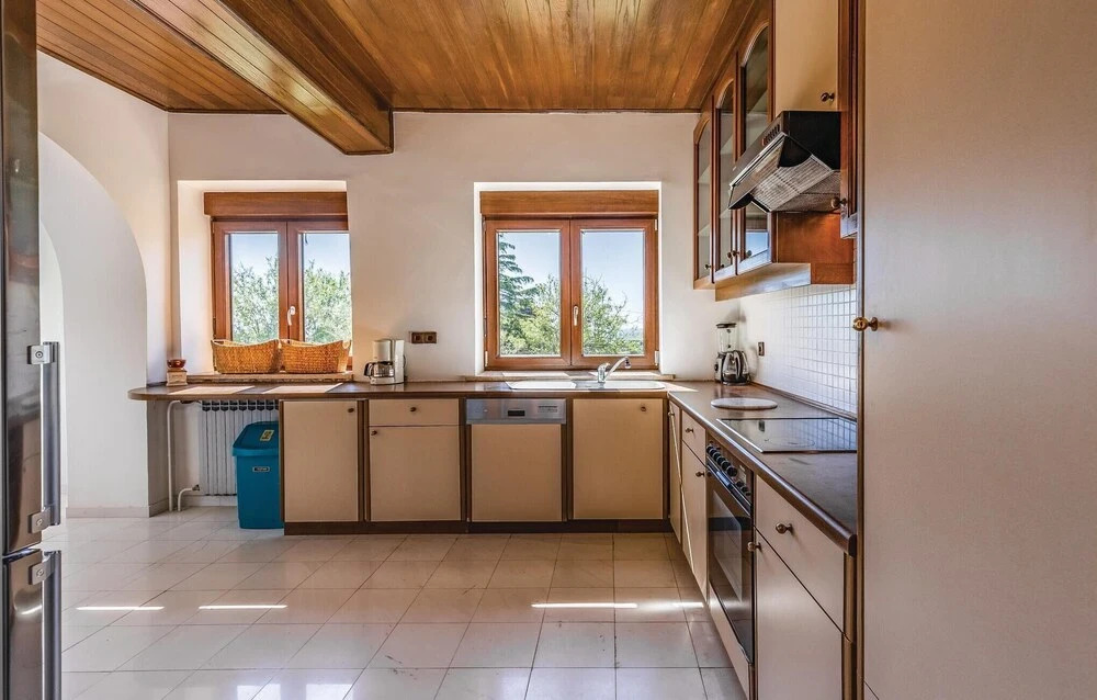 Awesome Home in Premantura With Wifi and 5 Bedrooms