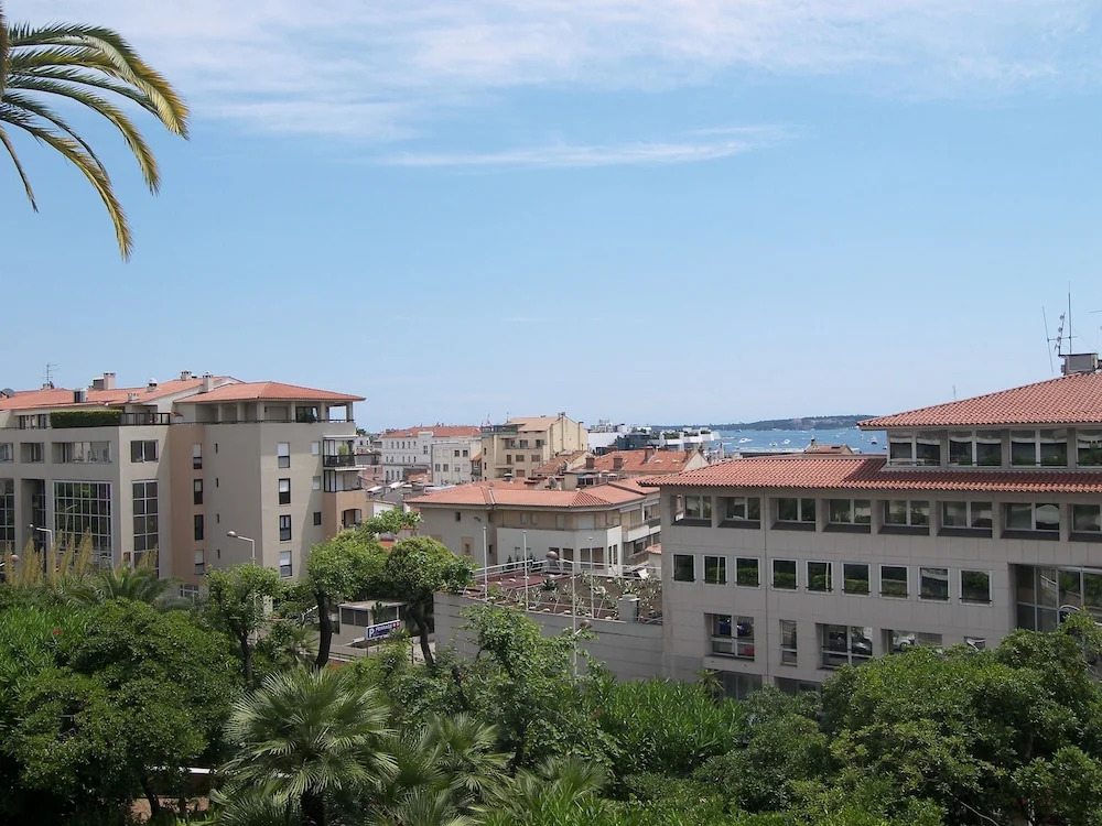 President luxurious studio center Cannes