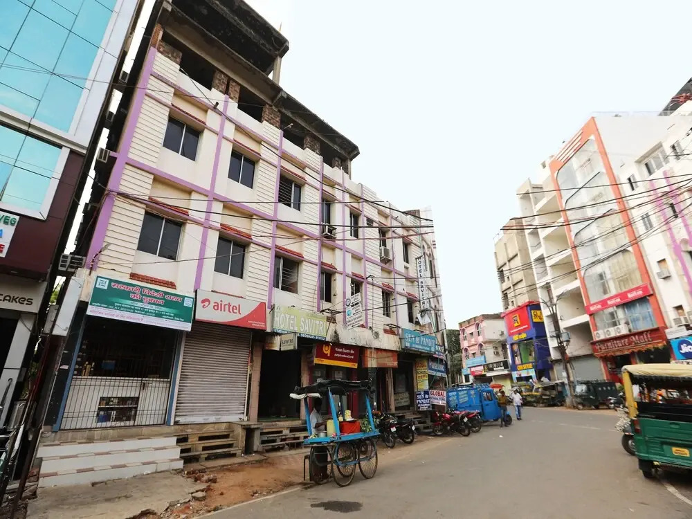 SPOT ON 45472 Hotel Savitri