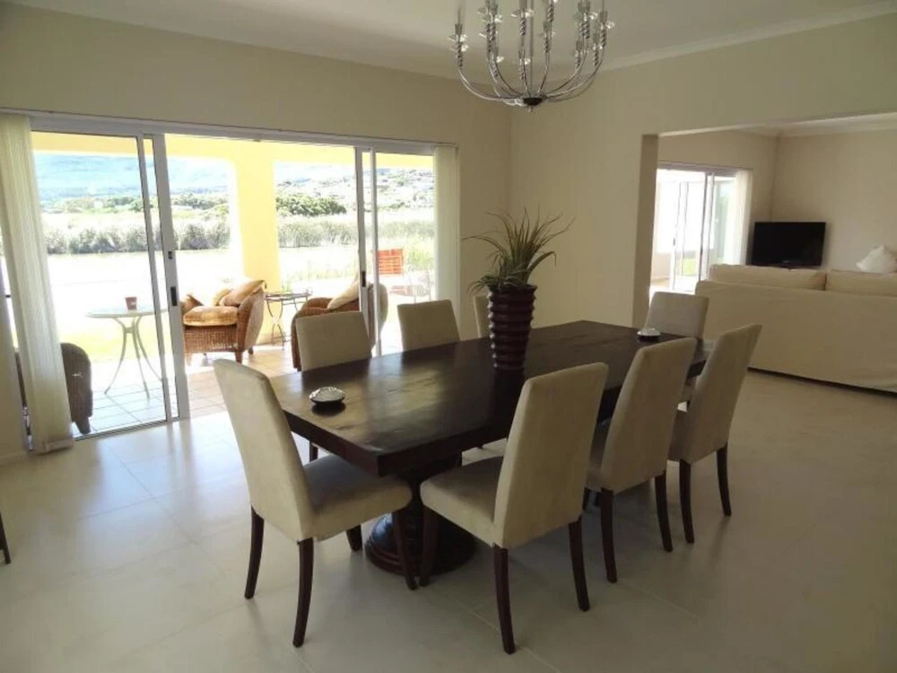 Stunning 3-bed Lakeside Villa With Private Pool