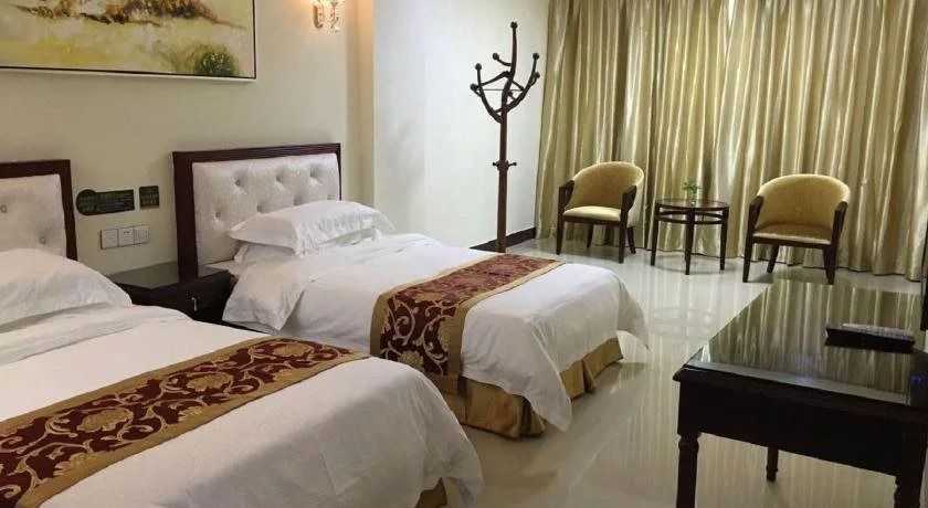 Longhui Business Hotel