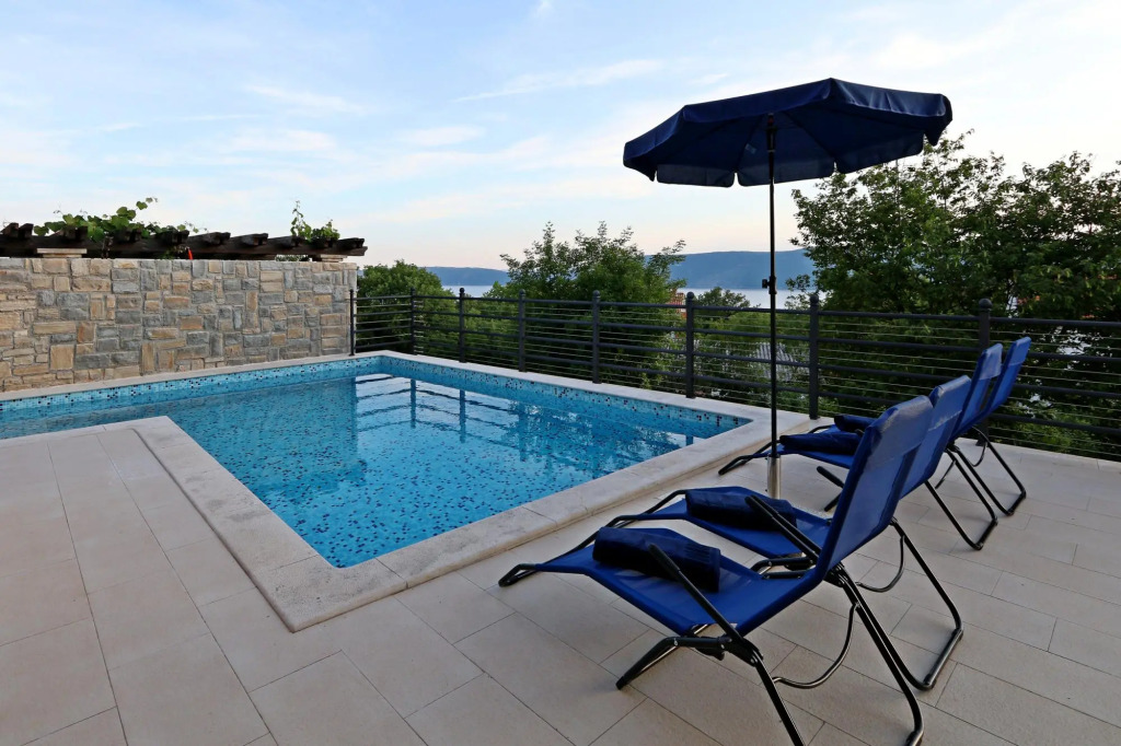 Lurda in Linardići with 4 bedrooms and 2 bathrooms