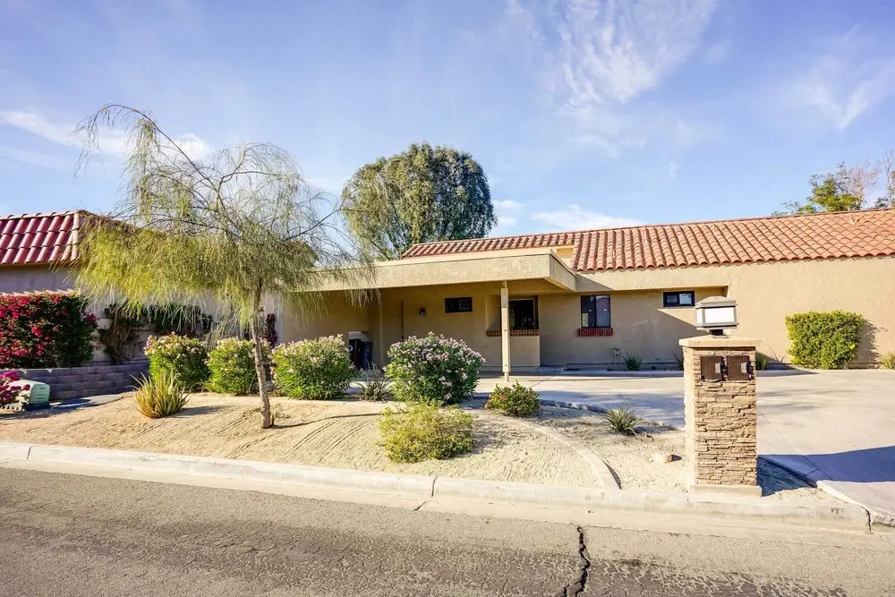 Golf Course View & Pool Access: Palm Desert Condo