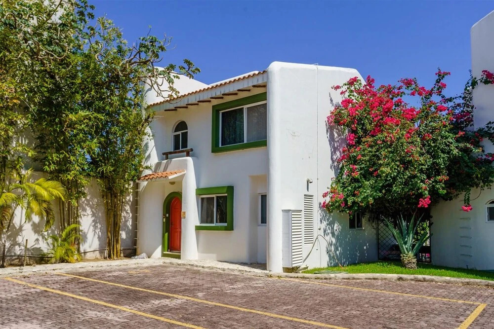 Private Villa with Pool, Golf, Patio & 5th Ave Access