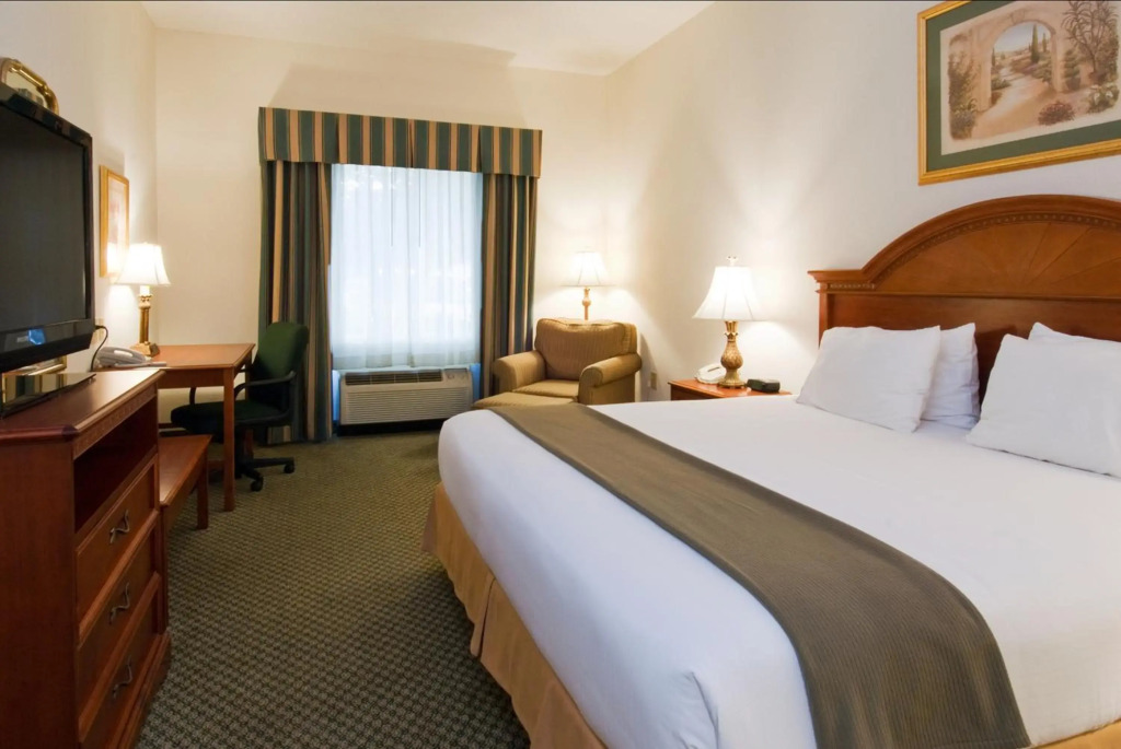 Holiday Inn Express Hotel & Suites Emporia by IHG
