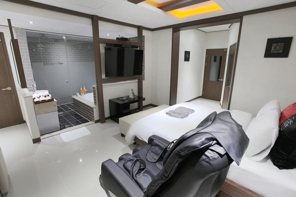Hotel Page