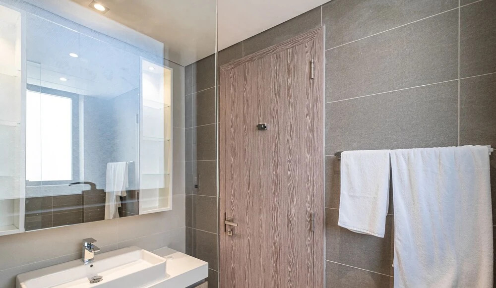 LUX Contemporary Suite Marina View 2