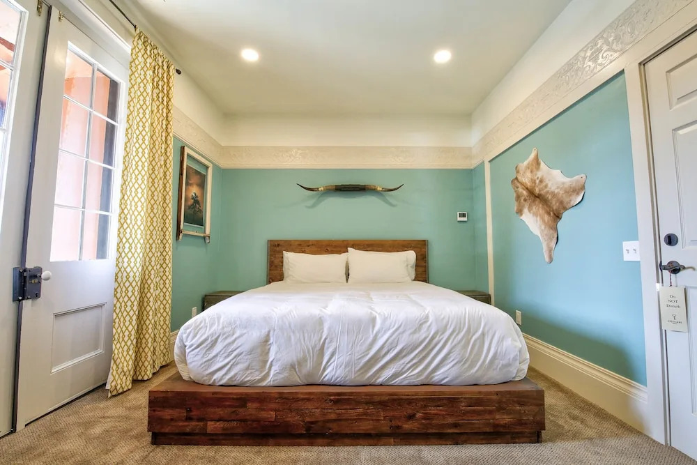 The Groveland Hotel