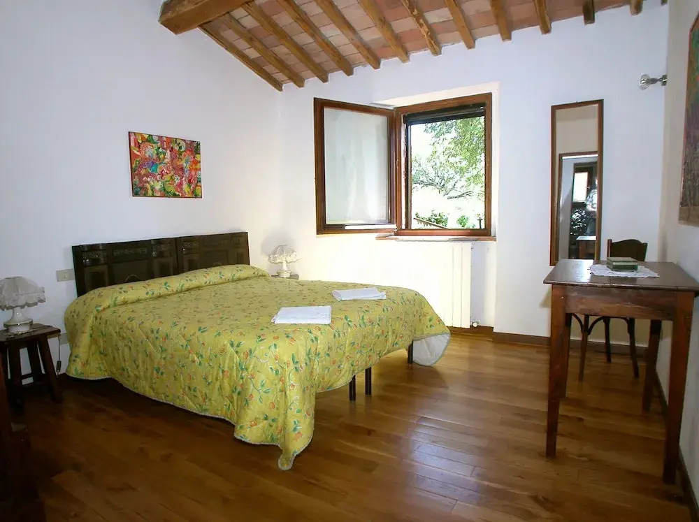 Scenic Tuscan Farmhouse