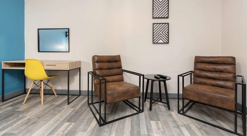 Pine Suite - Studio Apartment - Talbot Road
