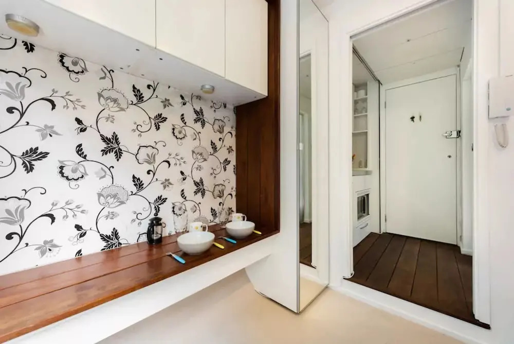 Earls Court Apartments by BaseToGo