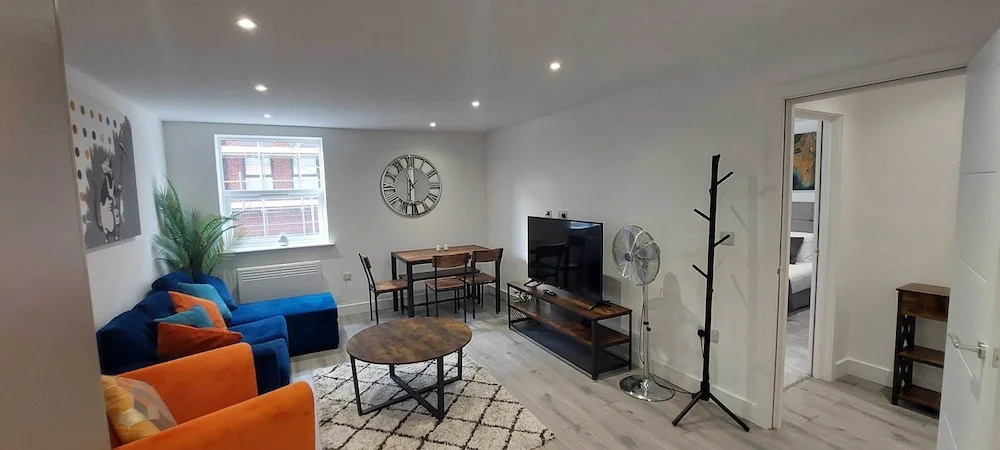 Modern 1 Bedroom Apartment Town Centre Camberley