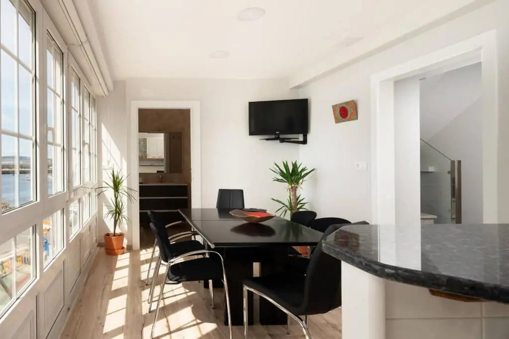 casa en corme encima del mar