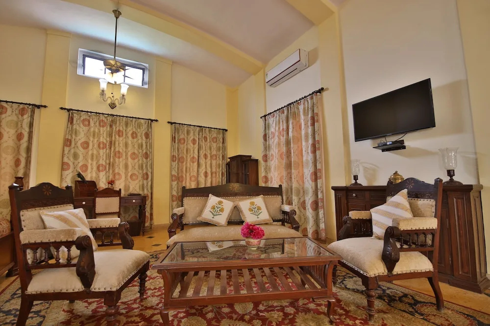 Roop Niwas Kothi, Near Mandawa