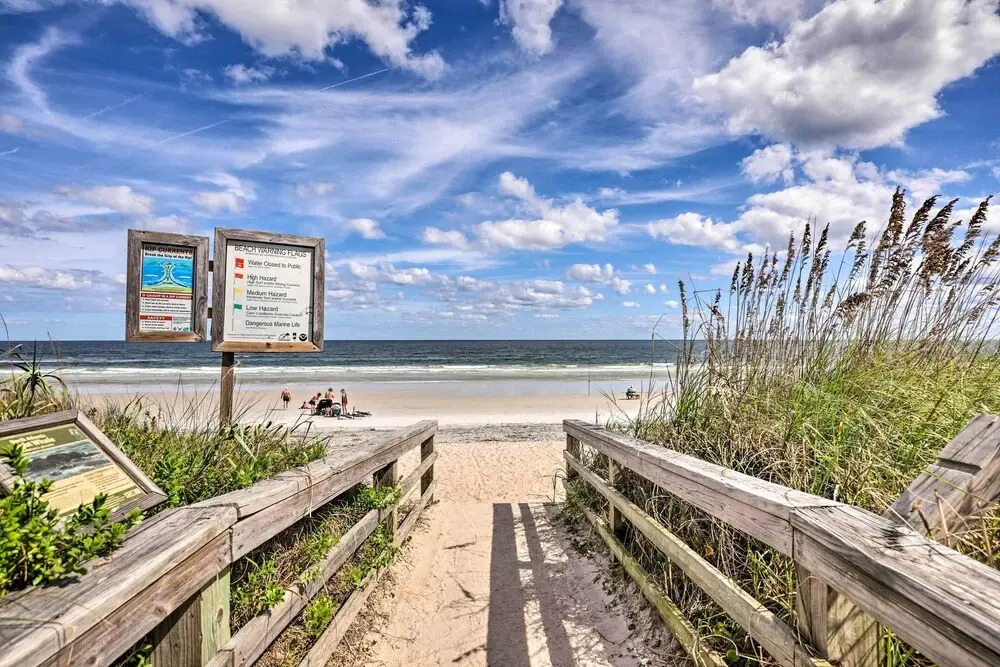 Charming Florida Retreat < Half Mile to Beach!