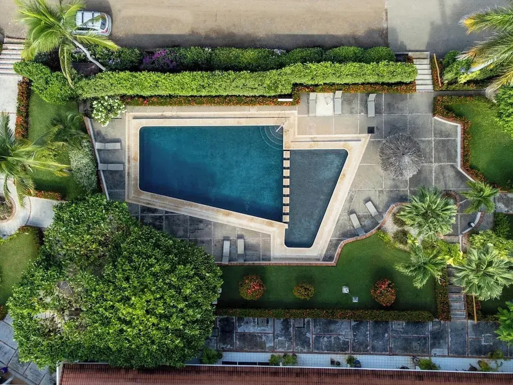 Stylish 2-Bedroom Beach Condo with Ocean-View Deck, Lush Pool Area & 2-Minute Walk to Flamingo Beach